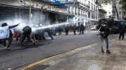 Así reprimía la policía a fotoperiodistas y manifestantes durante la marcha en defensa de los jubilados