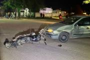 Dos adolescentes heridos en un choque entre auto y moto en Pampa de los Guanacos