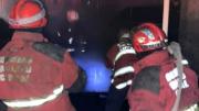 Incendio de acometida eléctrica en El Recreo afecta vehículos aparcados: un adulto mayor resultó con quemaduras