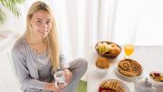 Este es uno de los peores errores que puedes hacer al desayunar: borra estos alimentos de tu menú mañanero