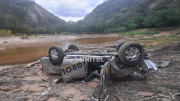 Santa Cruz: Cuatro personas sobreviven tras caer a un barranco al esquivar un camión