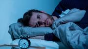 ¿Por qué te despiertas varias veces en la madrugada? Esto dice la psicología