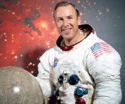 Murió Jim Lovell, el astronauta de la NASA que dio origen a la frase “Houston, tenemos un problema”