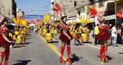 Miles de fieles y danzarines de 75 fraternidades le rinden tributo a la Virgen de Urkupiña, en Quillacollo