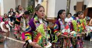 Miles de bailarines llegan a los pies de la Virgen de Urkupiña, en Quillacollo