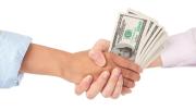 Ayuda económica en Los Ángeles: quiénes recibirán cheques de $1.000 al mes y por cuánto tiempo