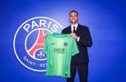 PSG hace oficial el fichaje del guardameta Lucas Chevalier
