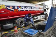 YPFB afirma que sólo hay filas por diésel y culpa al acopio ilegal