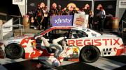 EN VIDEO: Piloto de Nascar celebraba el triunfo en el techo de su carro y terminó en el hospital tras dura caída
