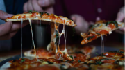 Chicago lanza pase pizzero por $15: así puede acceder a la promoción en estos 27 locales