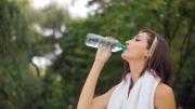 ¿Dos litros ya no son suficientes? Abierta la polémica sobre la cantidad de agua que debes beber todos los días por tu salud: los mitos se derrumban