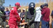 Amarrados y con la moto quemada, así quedaron dos presuntos delincuentes en Cochabamba