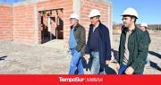 Torres destacó la reactivación de la obra del complejo de 41 viviendas en Dolavon con fondos provinciales