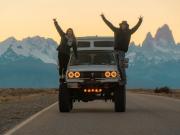 Una joven pareja de influencers murió en un trágico accidente: tenían 31 años y habían recorrido 17 países juntos