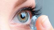 ¿Por qué recomiendan no meterse al agua con lentes de contacto?