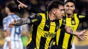 Peñarol le “zapateó” a un Racing flojo y sacó ventaja en la serie