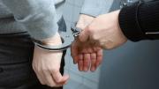 Fraude millonario: estafadores se hacían pasar por nietos y robaron $5 millones a ancianos en EEUU