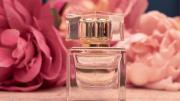 Los 7 mejores perfumes de mujer que duran todo el día en la piel, tienen aroma a rosas y no son empalagosos