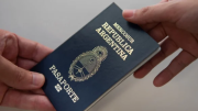 Prohibido regresar: un padre en Israel debe saldar deuda alimentaria para volver a Argentina