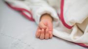 Padre mata a golpes a su hija recién nacida porque no paraba de llorar: fijan fianza de un millón de dólares