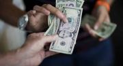 Cae uso del dólar para pagar: Circulación de efectivo se redujo un 37% con respecto a 2024, según expertos