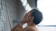 Bañarse al despertar o antes de dormir: qué recomienda la ciencia