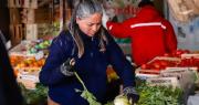 Cuáles fueron las verduras y las frutas que presentaron bajas de precios en la Feria de Capital