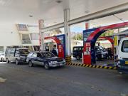 Gobierno exige fuerte control a la venta de combustibles y cuestiona que aún haya filas si se despacha al 100%