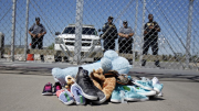 ICE deporta a tres niños estadounidenses con sus madres: uno de ellos tiene cáncer avanzado