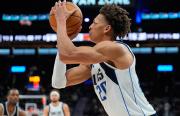 Kessler Edwards firma con los Nuggets de Denver