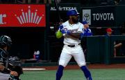 Los Rangers inhabilitan a Adolis García por un esguince de tobillo