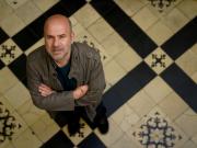 La infelicidad es un motor de creación, dice Javier Peña, el creador del podcast ‘Grandes infelices’
