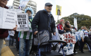 Argentina: represión en marcha de jubilados, registran heridos en Plaza Congreso