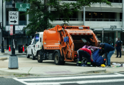 Estados Unidos: Trabajadores sanitarios estan desalojando campamentos de personas sin hogar en Washington DC
