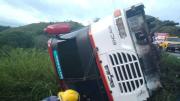 Reportan volcamiento de un autobús este 16 de agosto: conozca la lista de heridos