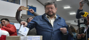 Con el llamado a cuidar el voto; Samuel Doria Medina cumplió con el sufragio
