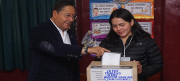 Luis Arce siente el repudio de la población, en medio de silbatinas votó y se atribuyó haber “preservado la democracia”