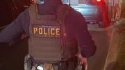 Muere inmigrante en medio de redada del ICE: DHS se defiende de acusaciones