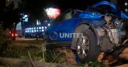 Conductor se sube a un camellón e impacta contra dos árboles en la zona noroeste de Santa Cruz de la Sierra