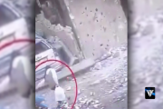 (VIDEO) Misil israelí impacta contra una niña que llevaba agua en Gaza