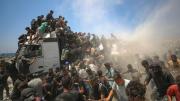 Horror en Gaza: Murió aplastado por un paquete de ayuda humanitaria que cayó desde un avión