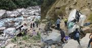 Dos niños son los únicos sobrevivientes del embarrancamiento de un minibús que dejó tres muertos en La Paz