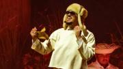 El video viral de Bad Bunny: Sufrió un accidente en el escenario de Puerto Rico y así reaccionó