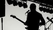 De profesor a ícono de la musica: el artista que surgió desde abajo y hoy tiene un detalle con sus exalumnos
