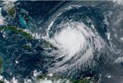 EEUU: El Huracán Erin alcanza la categoría 4