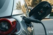 En 2024 los vehículos eléctricos tuvieron 70% menos emisiones que los de combustión interna