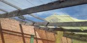 Vientos de hasta 80 km por hora dejan cortes de energía eléctrica y techos levantados en municipios de Potosí
