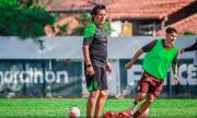 El DT Peña apuesta por la juventud en un duelo clave
