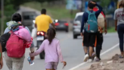¡Choque político! Illinois aprueba una ley para proteger a inmigrantes y que desafía a Trump