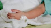 Bebé de un año sufre graves quemaduras por negligencia de su niñera: esto sucedió